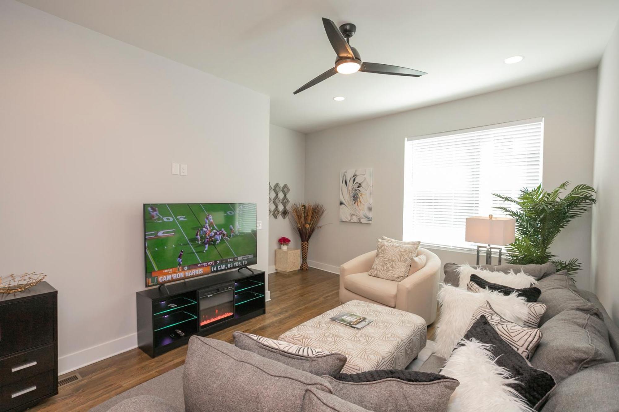 Luxury Townhome Skyline Views Mins To Dt Nashville Exteriör bild